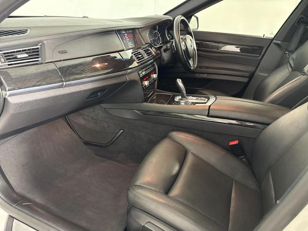 2015-BMW-7-Series-730d-M-Sport image:8