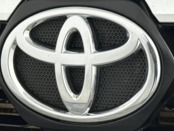 2021-Toyota-Hilux-28-GD-6-Raised-Body-Legend-4x4-Extended-Cab image:9