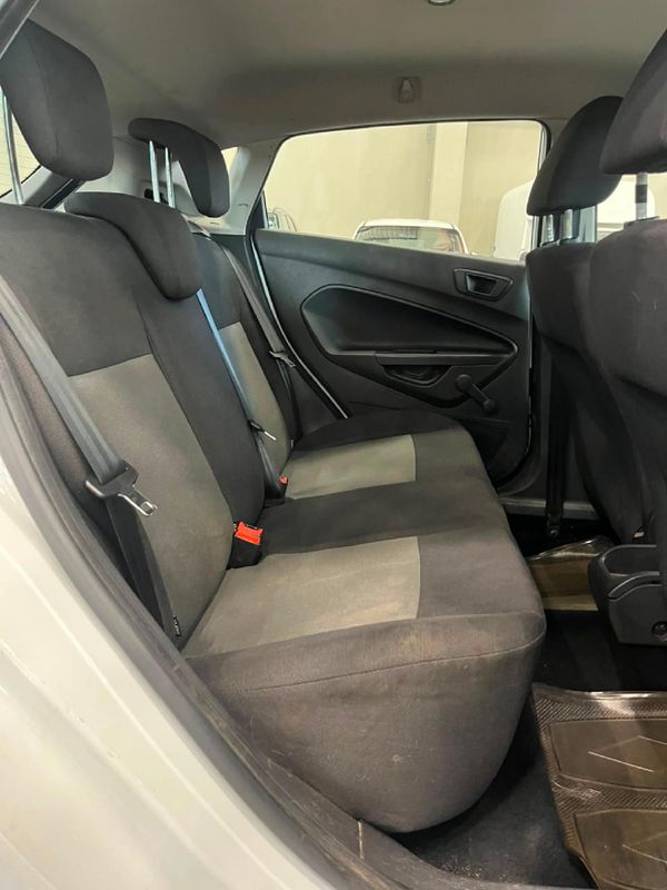 2014-Ford-Fiesta-14-Ambiente-5-dr image:11