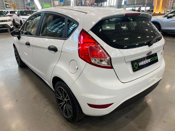 2014-Ford-Fiesta-14-Ambiente-5-dr image:4