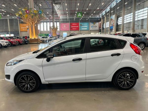 2014-Ford-Fiesta-14-Ambiente-5-dr image:5