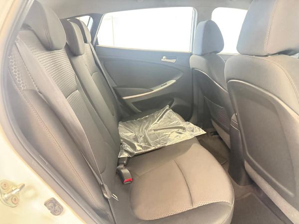 2016-Hyundai-Accent-16-Fluid-Auto-5-dr image:10