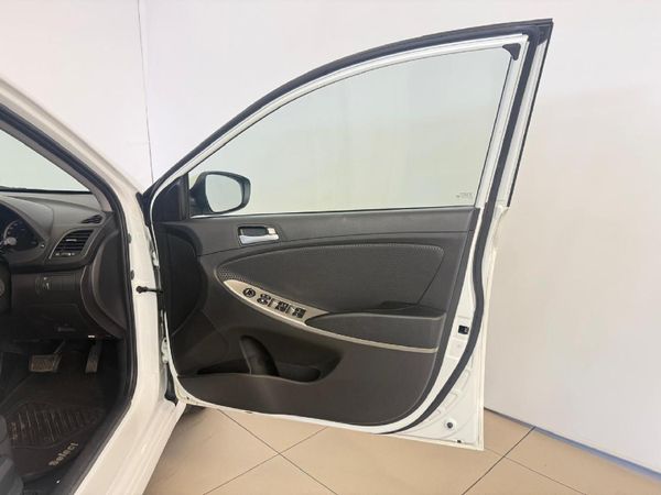 2016-Hyundai-Accent-16-Fluid-Auto-5-dr image:12