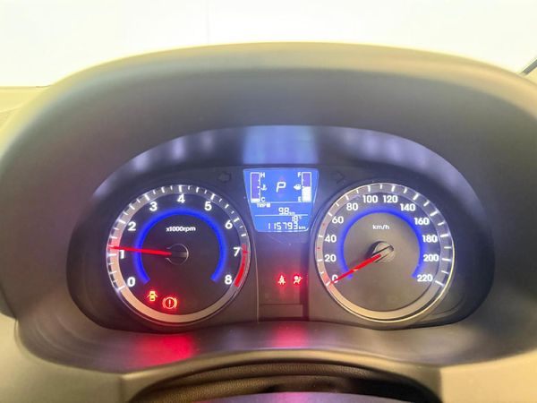 2016-Hyundai-Accent-16-Fluid-Auto-5-dr image:16