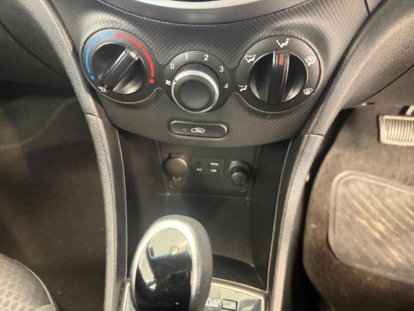 2016-Hyundai-Accent-16-Fluid-Auto-5-dr image:18