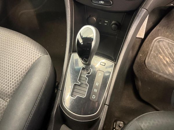 2016-Hyundai-Accent-16-Fluid-Auto-5-dr image:19