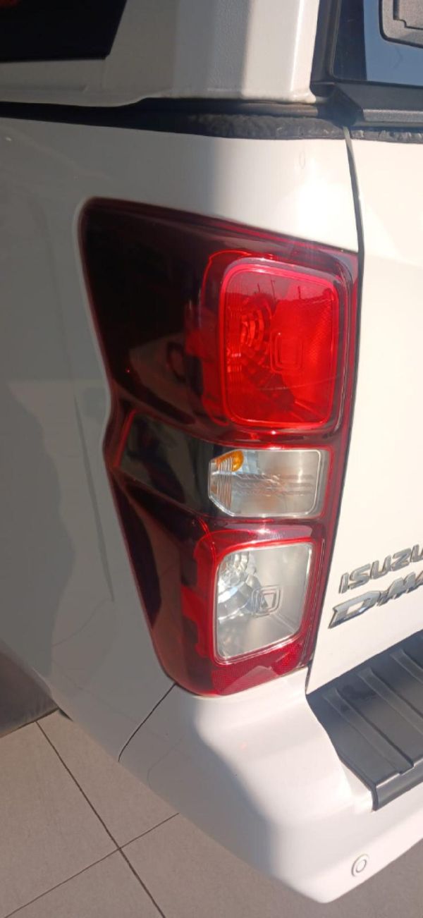2025-Isuzu-D-Max-19-DDI-HR-L-Auto-Double-Cab image:19