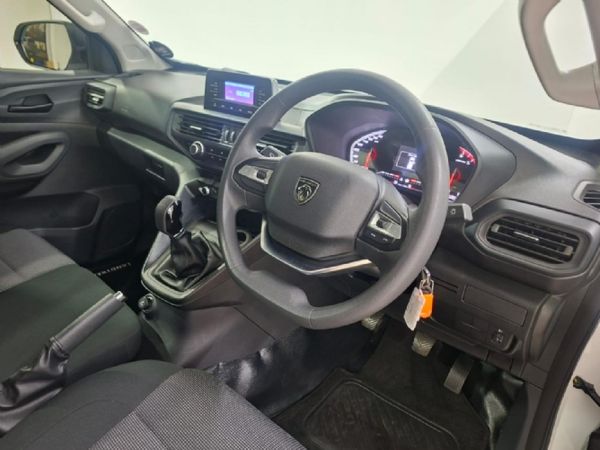 2025-Peugeot-Landtrek-19D-Professional-Single-Cab image:9