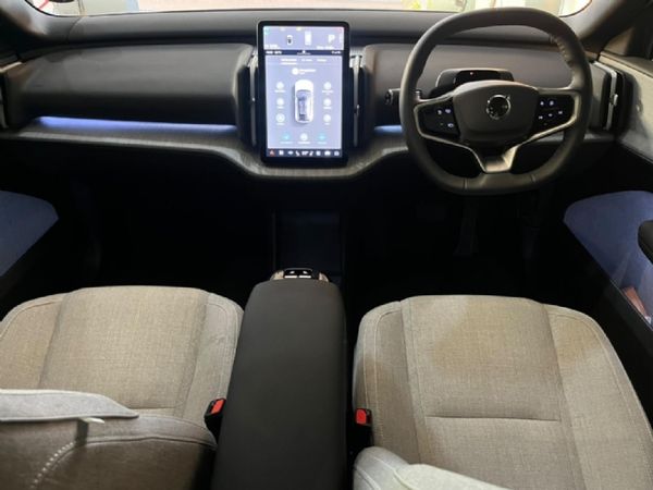 2025-Volvo-EX30-Ultra-Twin-Motor-Performance image:5