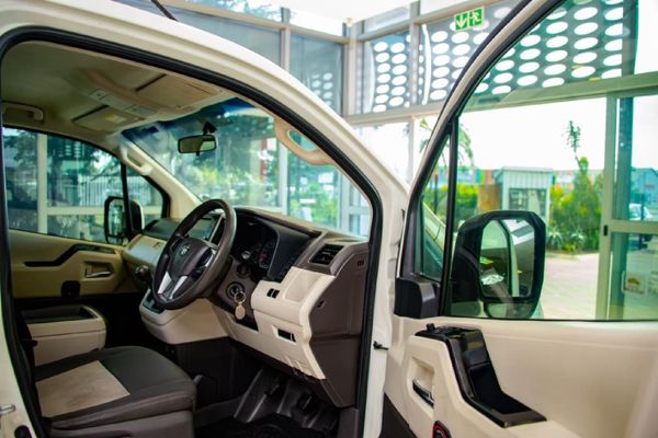 2019-Toyota-Quantum-28-GL-11-seat image:3