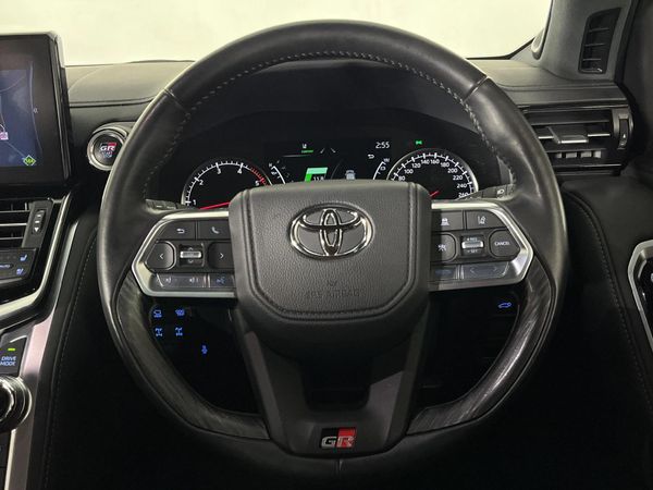 2024-Toyota-Land-Cruiser-300-V6-33-D-GR-S image:12