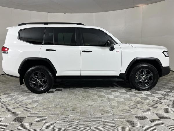 2024-Toyota-Land-Cruiser-300-V6-33-D-GR-S image:17