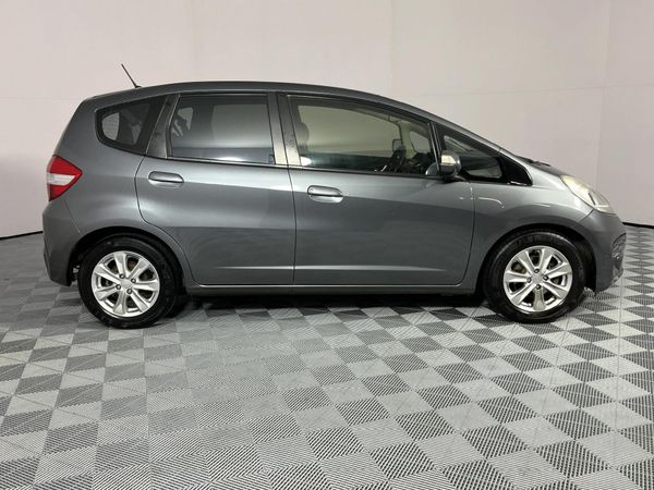 2014-Honda-Jazz-15-Elegance-Auto image:16