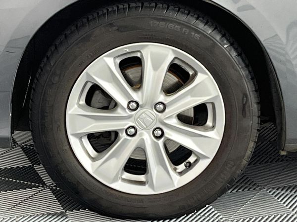 2014-Honda-Jazz-15-Elegance-Auto image:4