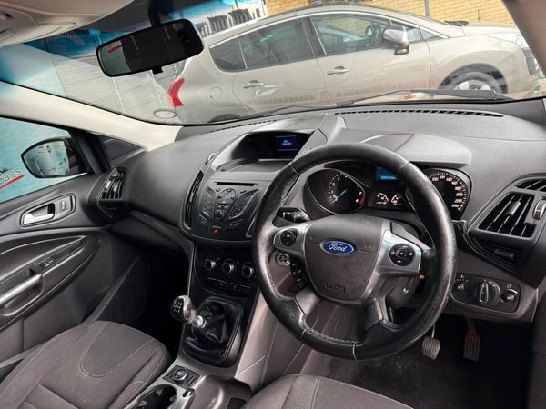2013-Ford-Kuga-16-EcoBoost-Ambiente image:10