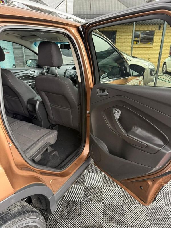 2013-Ford-Kuga-16-EcoBoost-Ambiente image:14