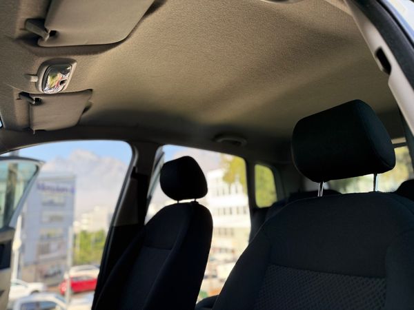 2015-Ford-Figo-14-Ambiente image:12