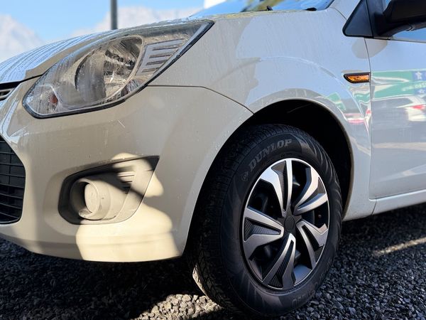 2015-Ford-Figo-14-Ambiente image:18
