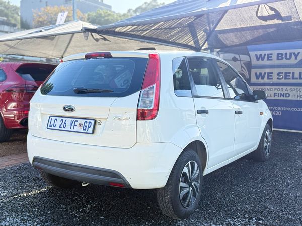 2015-Ford-Figo-14-Ambiente image:2