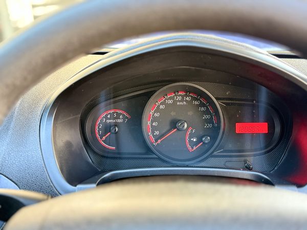 2015-Ford-Figo-14-Ambiente image:5