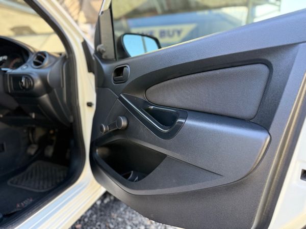 2015-Ford-Figo-14-Ambiente image:7