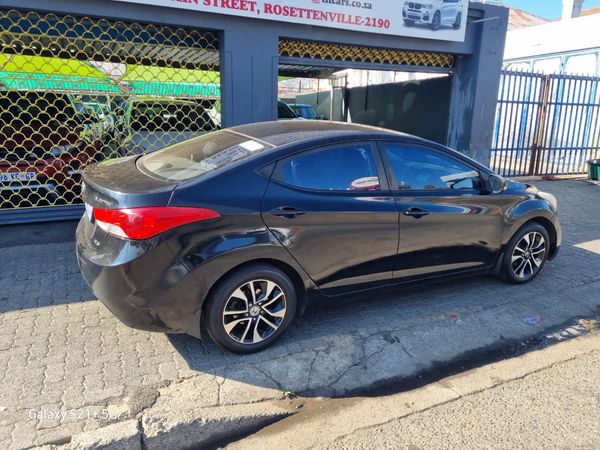 2012-Hyundai-Elantra-16-GLS-Premium image:17