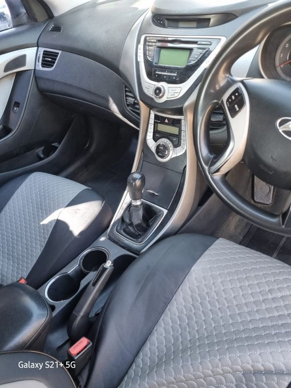2012-Hyundai-Elantra-16-GLS-Premium image:4