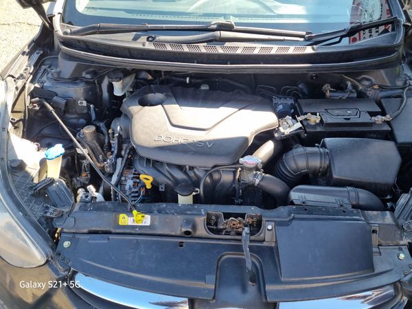 2012-Hyundai-Elantra-16-GLS-Premium image:8
