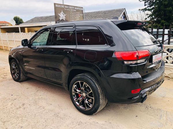 2017-Jeep-Grand-Cherokee-64-SRT image:3