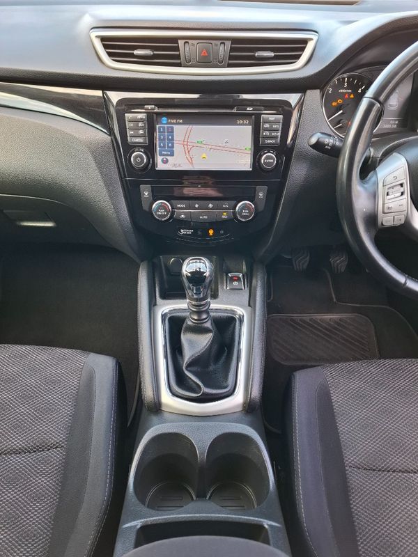 2015-Nissan-Qashqai-15-dCi-Acenta image:9