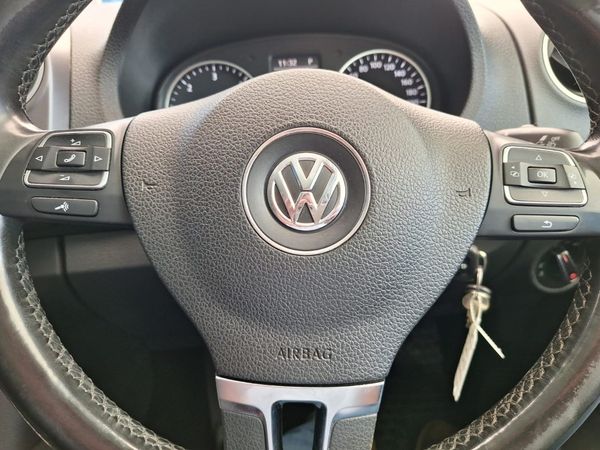 2015-Volkswagen-Amarok-20-BiTDI-Highline-132kW-Auto-Double-Cab image:9