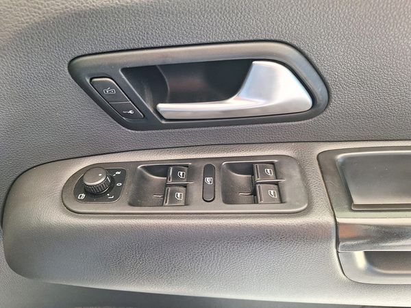 2015-Volkswagen-Amarok-20-BiTDI-Highline-132kW-Auto-Double-Cab image:12