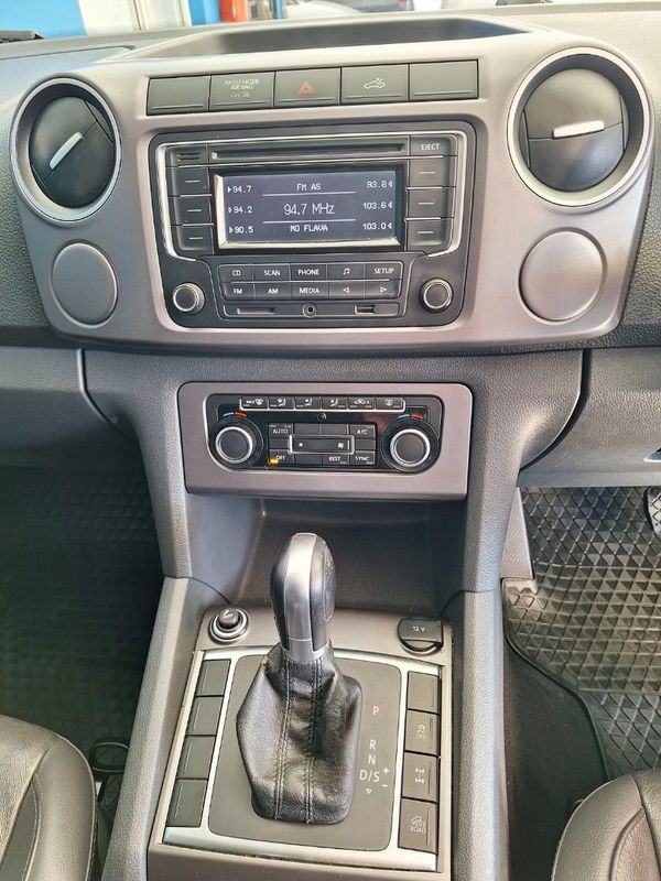 2015-Volkswagen-Amarok-20-BiTDI-Highline-132kW-Auto-Double-Cab image:7