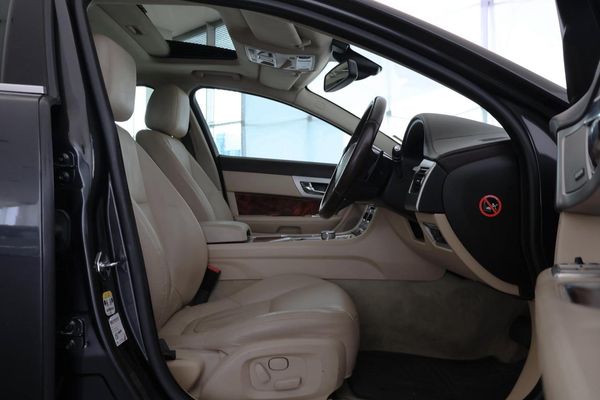 2013-Jaguar-XF-30-SC-Premium-Luxury image:17