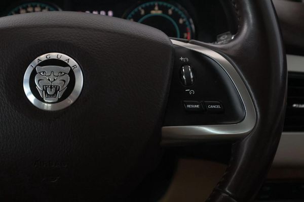 2013-Jaguar-XF-30-SC-Premium-Luxury image:24