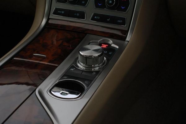 2013-Jaguar-XF-30-SC-Premium-Luxury image:26