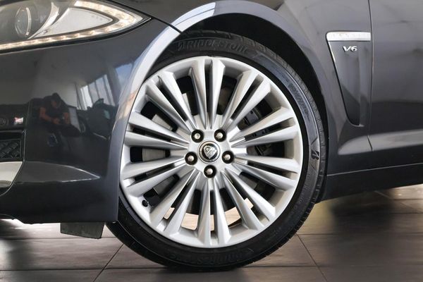 2013-Jaguar-XF-30-SC-Premium-Luxury image:2