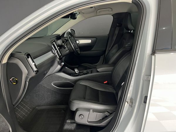 2020-Volvo-XC40-D4-Momentum-AWD image:9