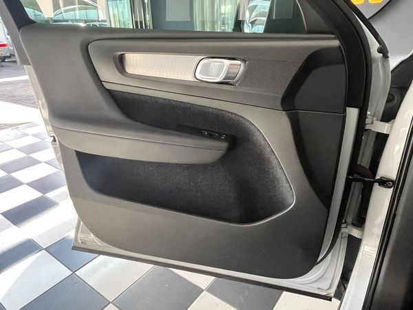 2020-Volvo-XC40-D4-Momentum-AWD image:10