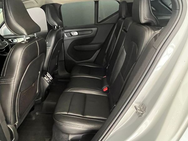 2020-Volvo-XC40-D4-Momentum-AWD image:11