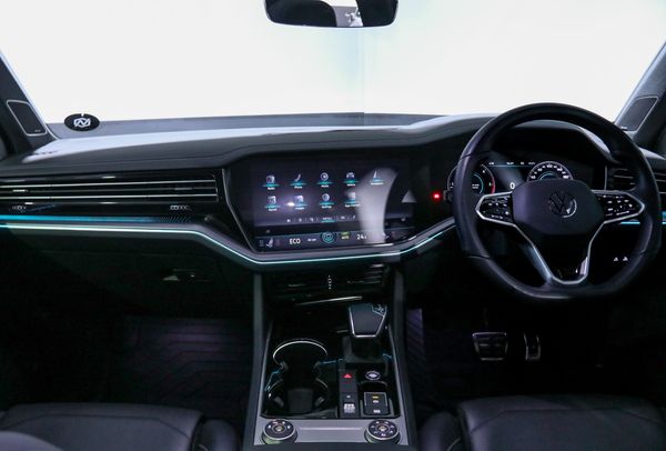 2023-Volkswagen-Touareg-30-TDI-V6-Executive image:9