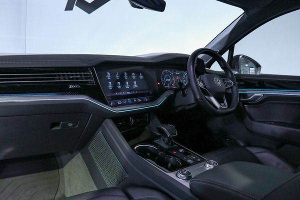 2023-Volkswagen-Touareg-30-TDI-V6-Executive image:10