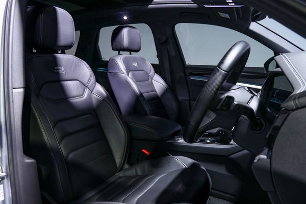 2023-Volkswagen-Touareg-30-TDI-V6-Executive image:18