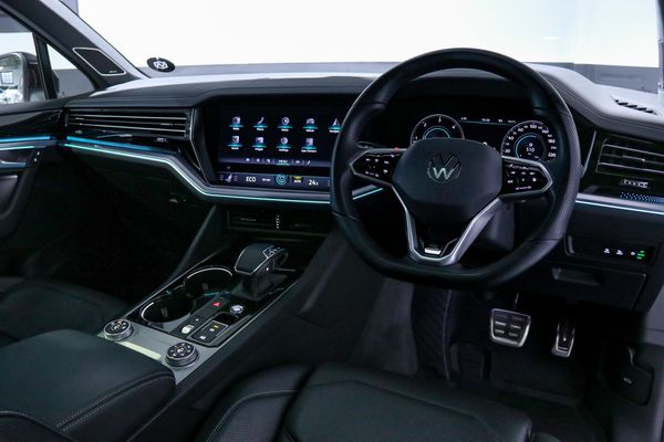 2023-Volkswagen-Touareg-30-TDI-V6-Executive image:8