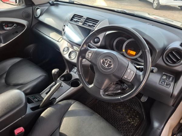 2013-Toyota-RAV4-20-VX-Auto image:4