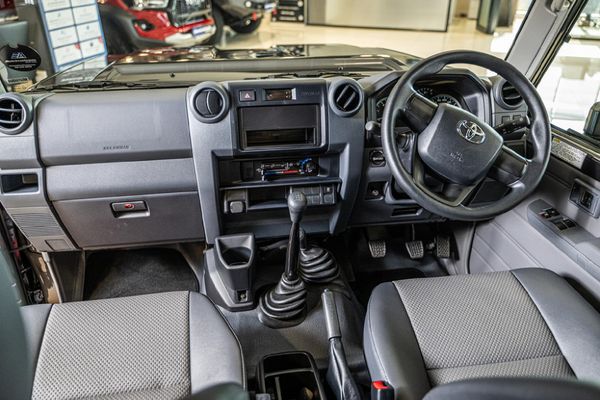 2026-Toyota-Land-Cruiser-79-42-D-Single-Cab image:7