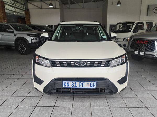 2022-Mahindra-XUV-300-12T-W6 image:2