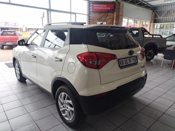 2022-Mahindra-XUV-300-12T-W6 image:4