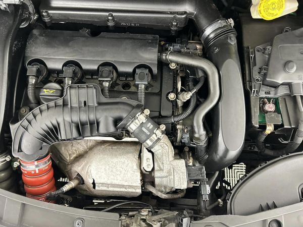 2013-Peugeot-207-CC-16-Sport-II image:10