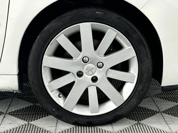 2013-Peugeot-207-CC-16-Sport-II image:3
